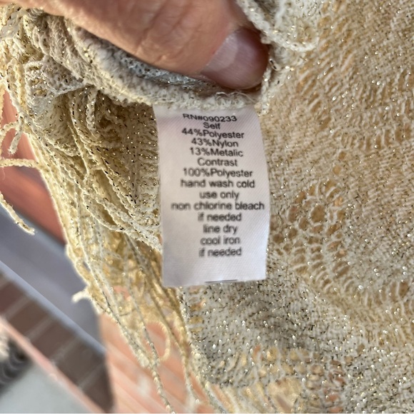 Boho fringe crochet pullover patterned top. Size small - Picture 6 of 7